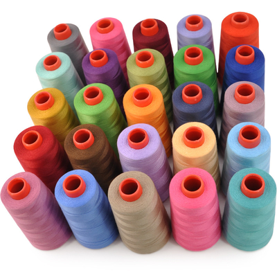 Stokta Polyester İpekleri Hilos De Coser Katı Renkli Boyalı 100% Polyester İpek 40/2 Polyester Dikiş İpi