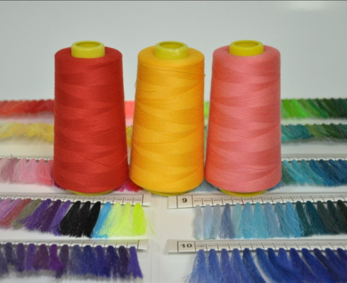 Depoda Toptan Satın Alınmış Katı Renkli Boyalı 100% Farklı Renkli Polyester İpek 40/2 Polyester Dikiş İpi